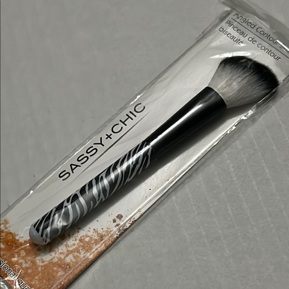 🆕 Sassy+Chic Zebra Eye Mask and Brush Set - Picture 6 of 7